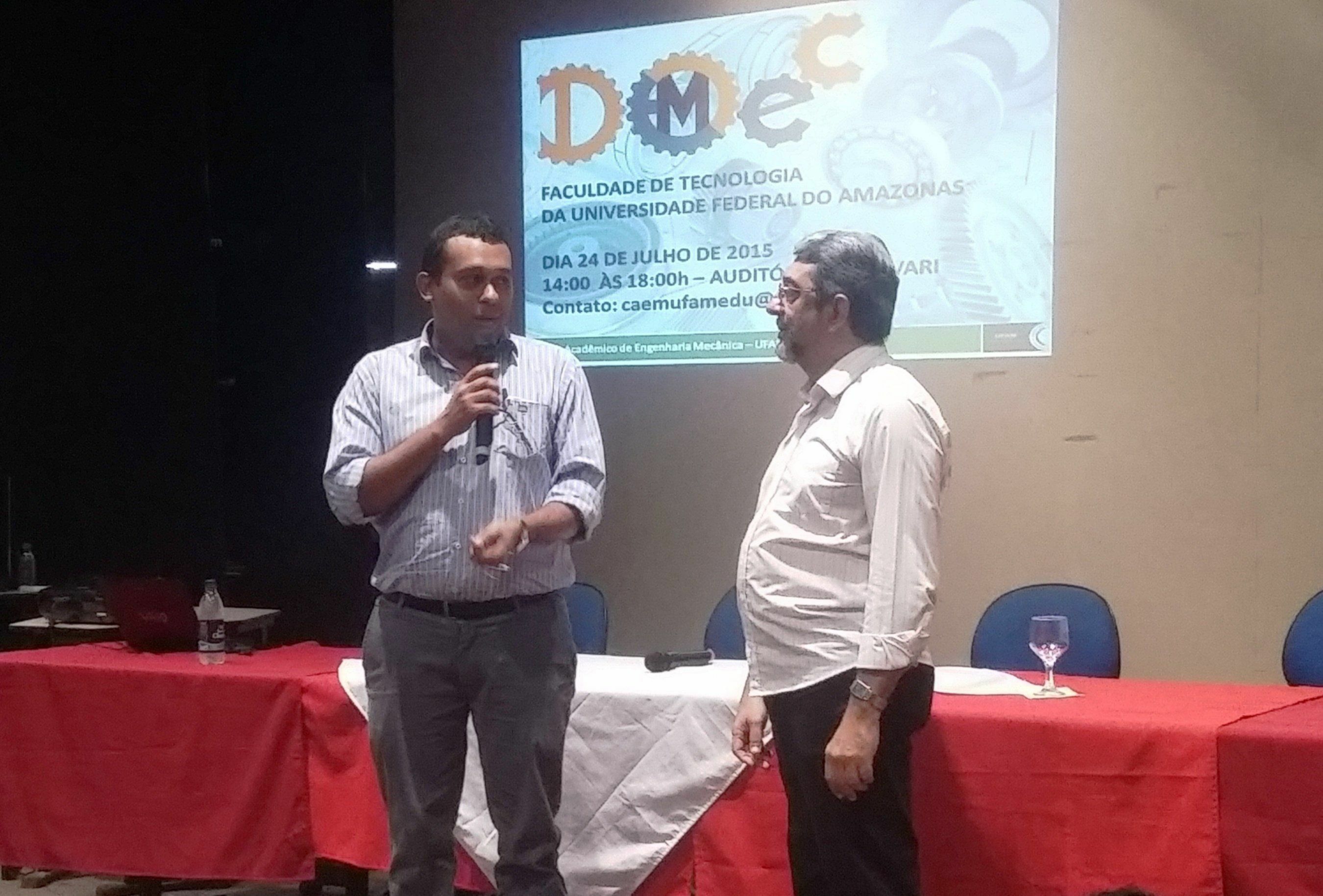 Coordenador do curdo (E) e palestrante, professor da UEA (D)